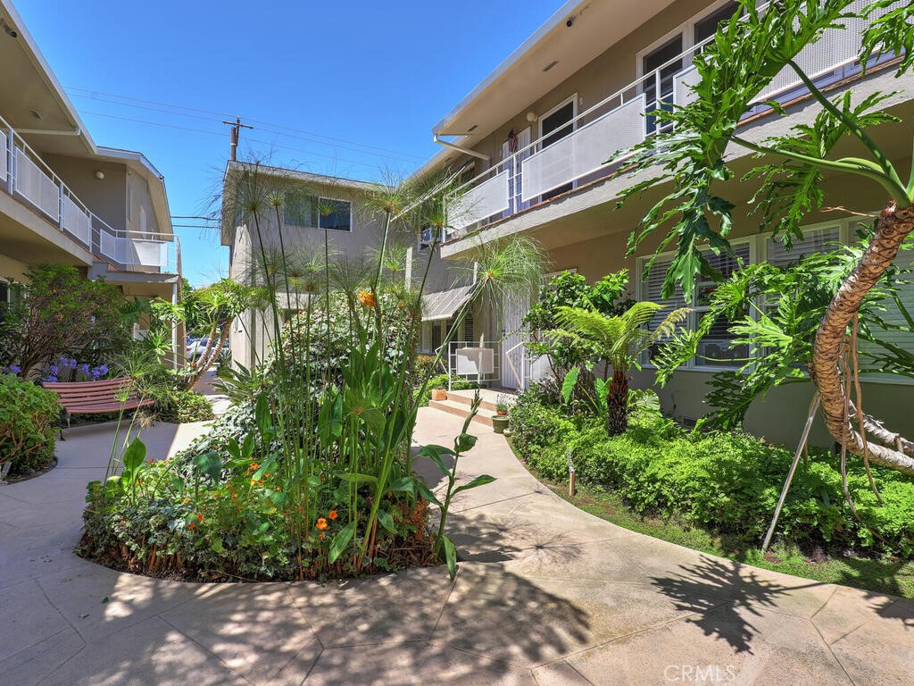 3042 East 3rd Street, Unit 5 Long Beach, CA 90814 - Photo 6 of 25 a front view of a house