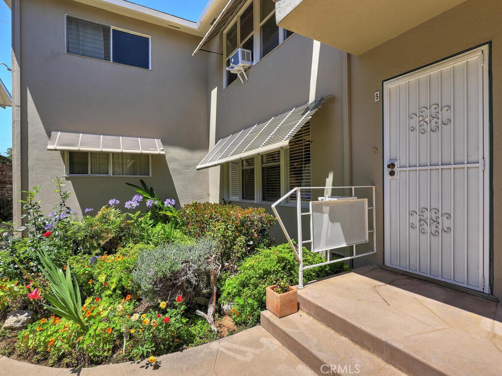 3042 East 3rd Street, Unit 5 Long Beach, CA 90814 - Photo 8 of 25 front view of a house with a garden
