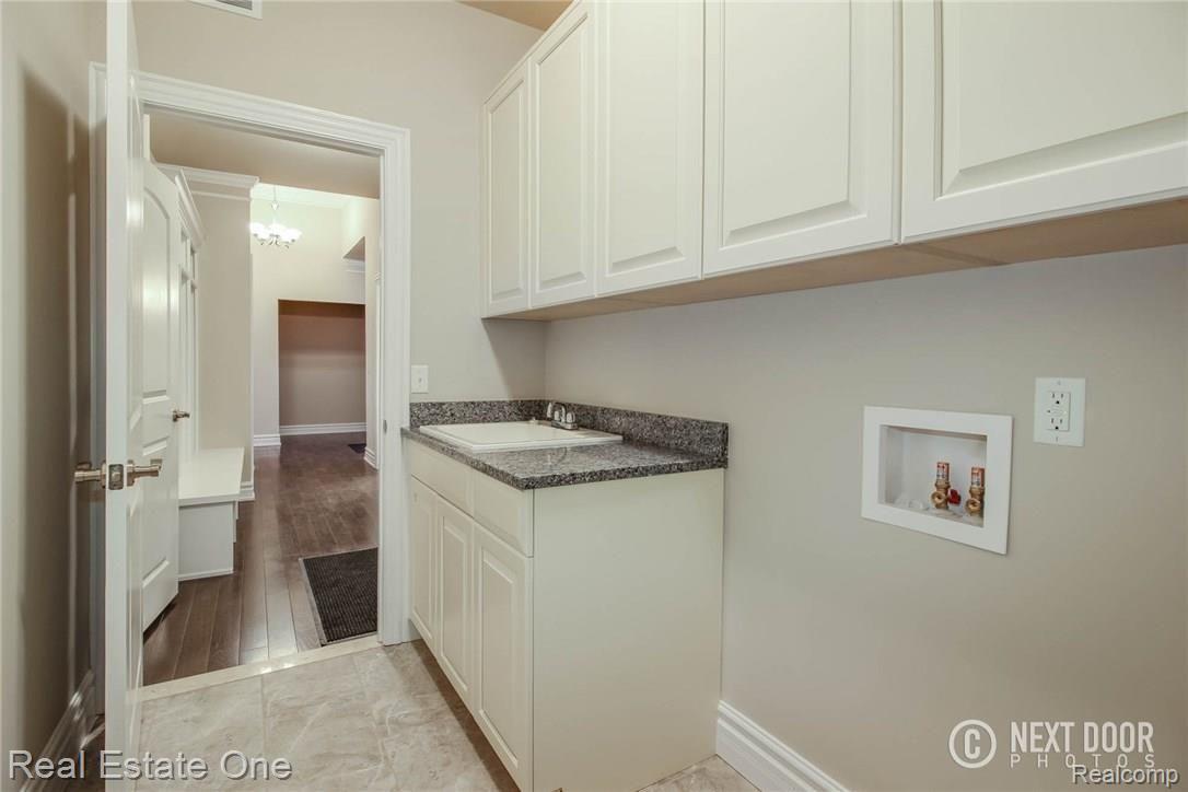 374 Verona Drive Rochester, MI 48307 - Photo 30 of 34 IMG_2207Blended.JPG