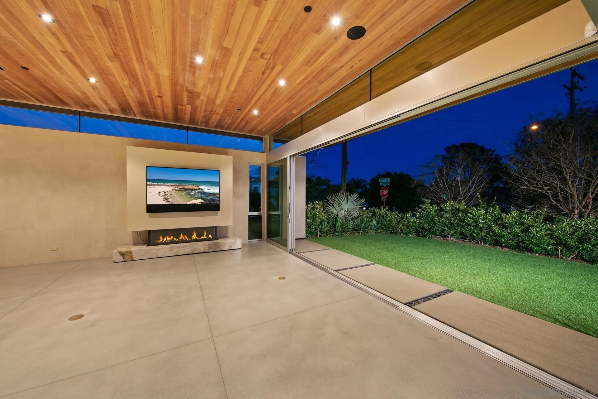 664 Cornish Drive Encinitas, CA 92024 - Photo 11 of 49