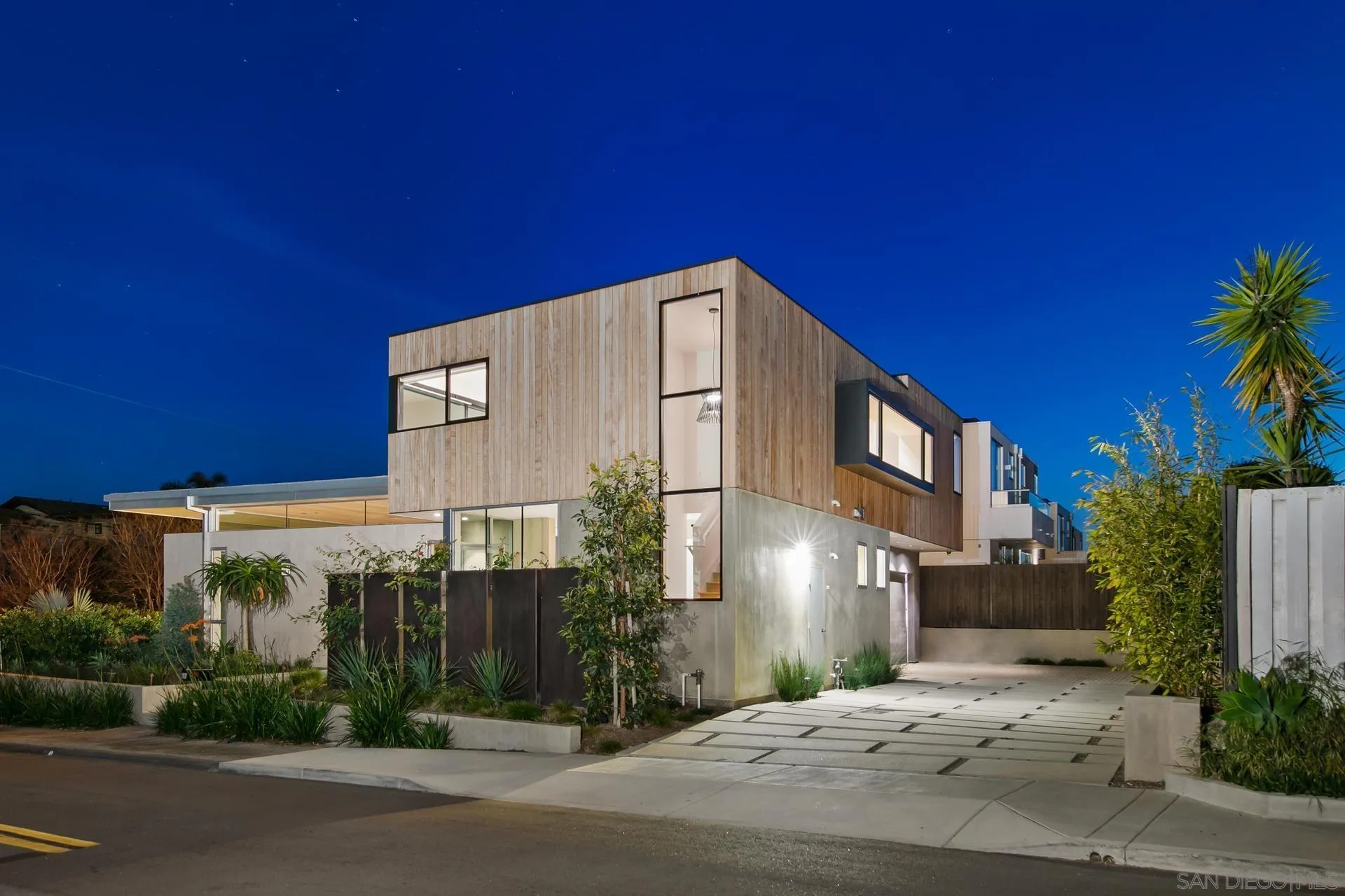 664 Cornish Drive Encinitas, CA 92024 - Photo 12 of 49 a brick building with a street view