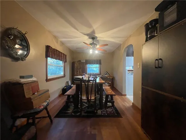 a view of a livingroom with furniture and a ceiling fan