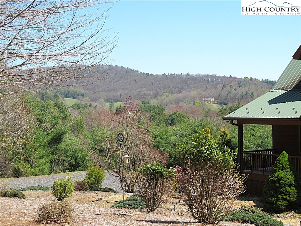 197 Greenview Drive Jefferson, NC 28640 - Photo 3 of 38