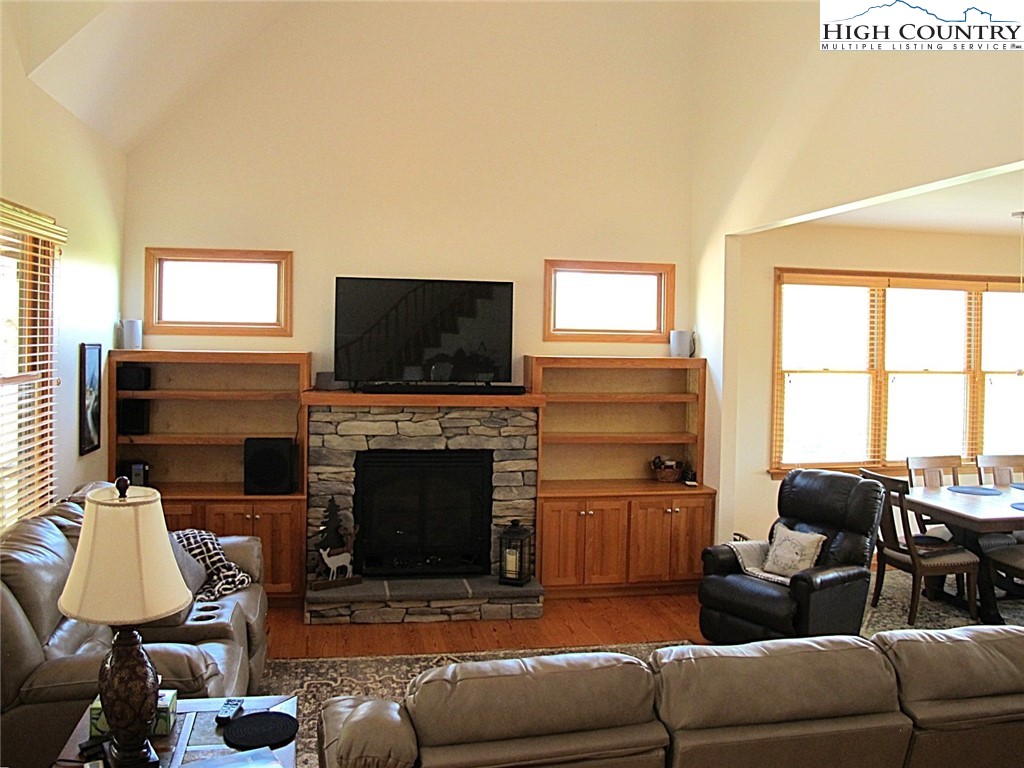 197 Greenview Drive Jefferson, NC 28640 - Photo 4 of 38