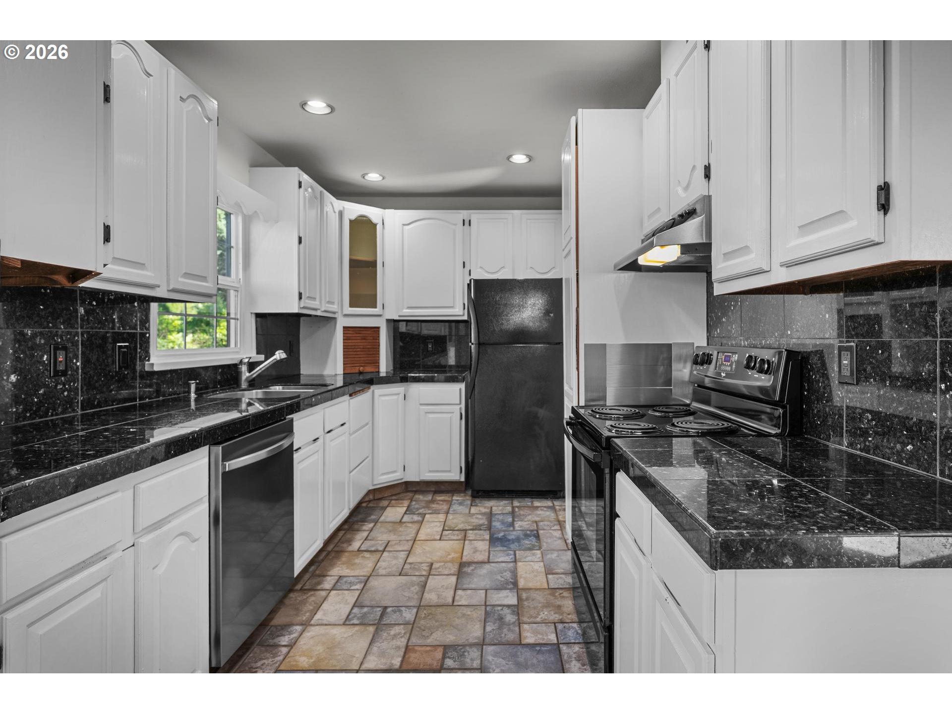 1815 Southwest Sunset Boulevard Portland, OR 97239 - Photo 10 of 36