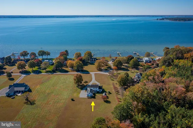 a view of outdoor space with garden view