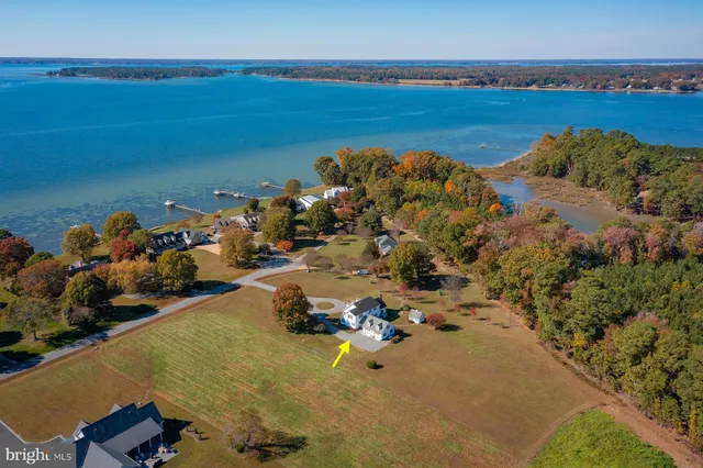 $629,900 | 602 Cedar Pointe Drive, Weems, VA 22576