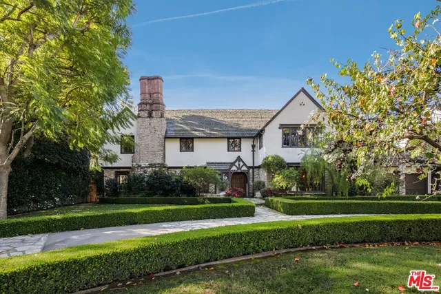 $17,995,000 | 717 North Alpine Drive, Beverly Hills, CA 90210