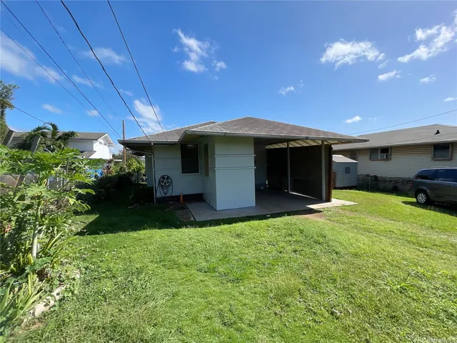 a view of a house with backyard and porch