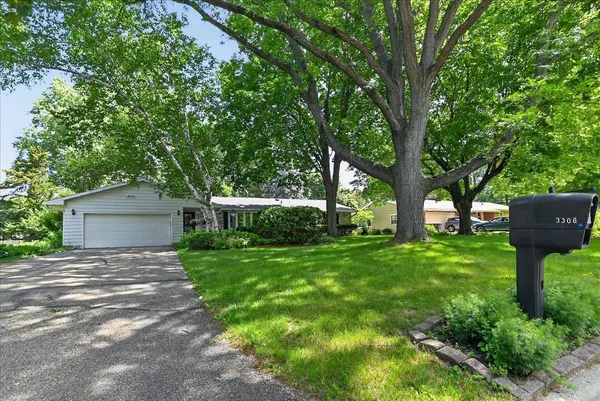 $569,900 | 3306 Kingston Drive, Madison, WI 53713