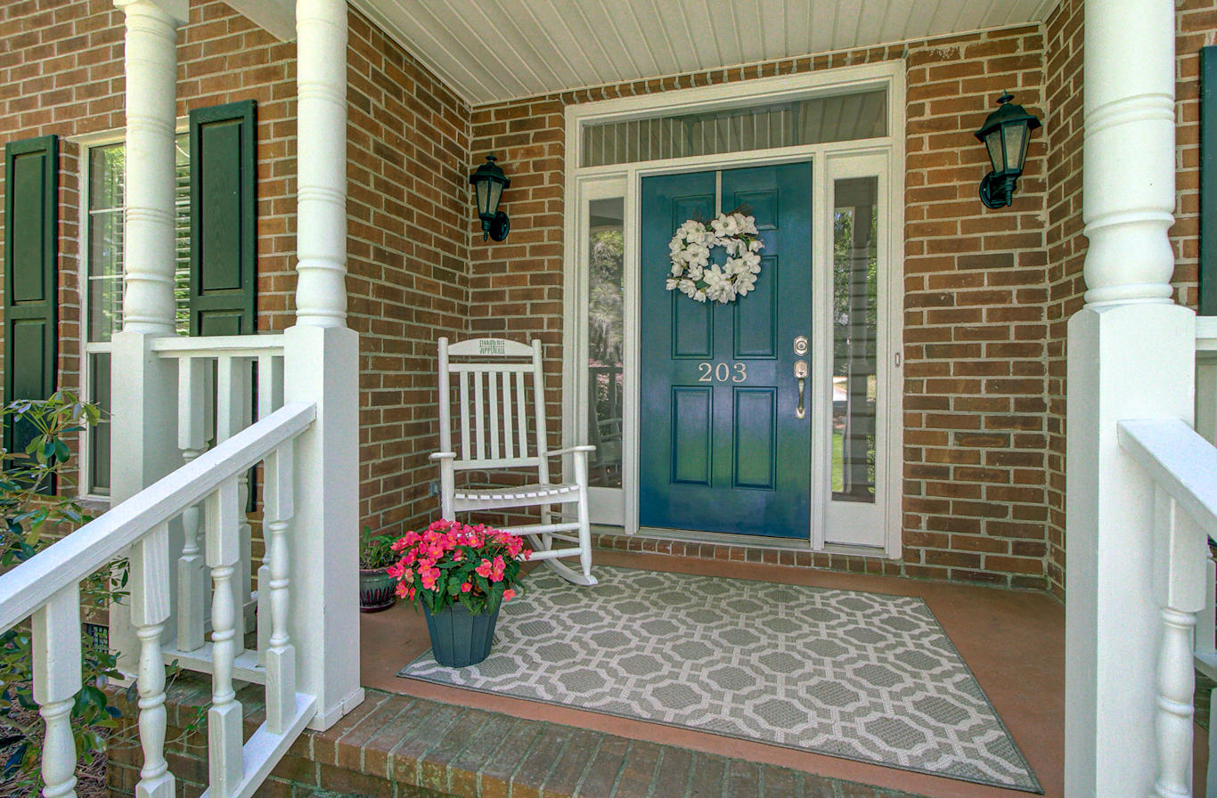 203 Kenilworth Road Summerville, SC 29485 - Photo 3 of 40 5_
