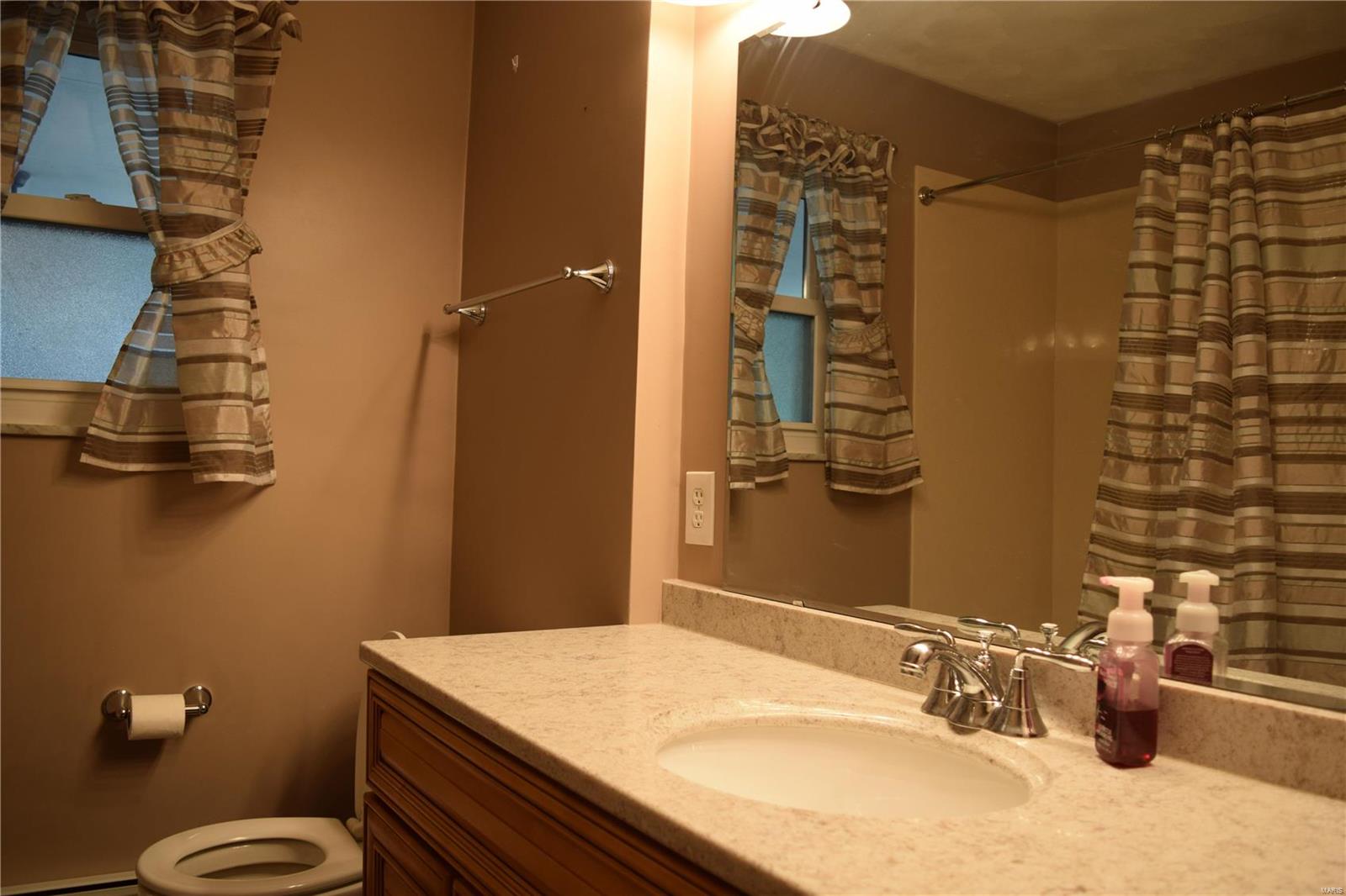 6227 Old St Louis Road Belleville, IL 62223 - Photo 15 of 21 Gallery Image 15