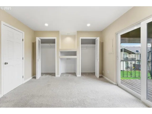 a view of empty room with floor and entryway