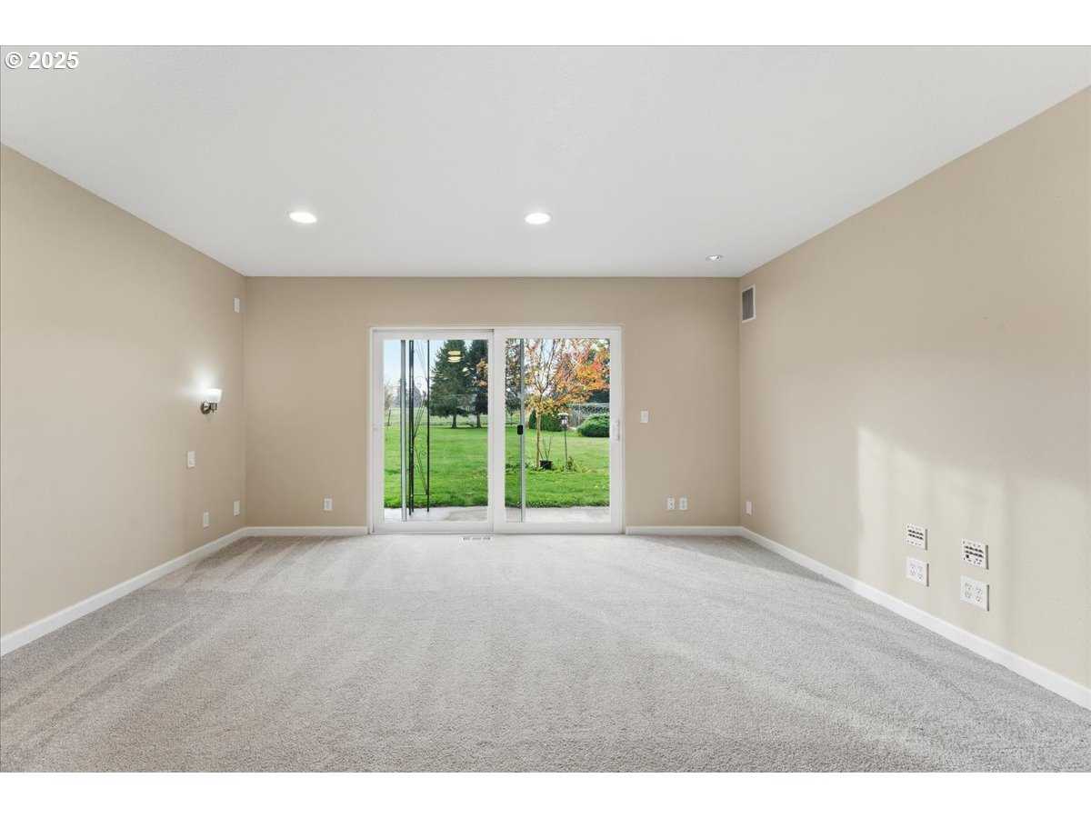 1812 Northeast 19th Street Gresham, OR 97030 - Photo 5 of 45