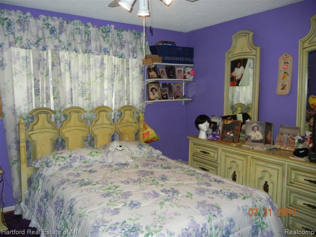 19767 Edinborough Road Detroit, MI 48219 - Photo 14 of 21 Second bedroom