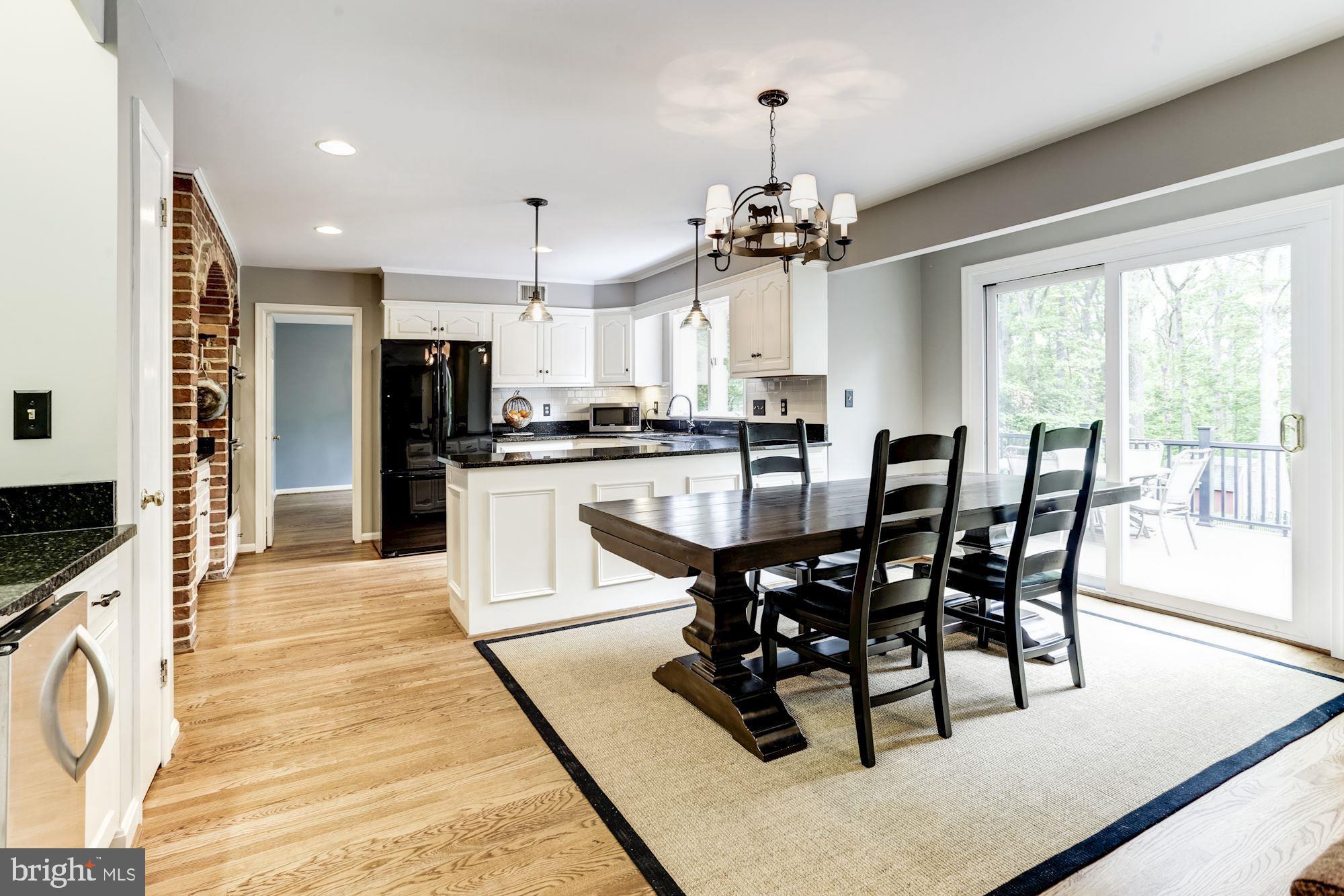 23208 Peach Tree Road Clarksburg, MD 20871 - Photo 15 of 51 Eat in kitchen