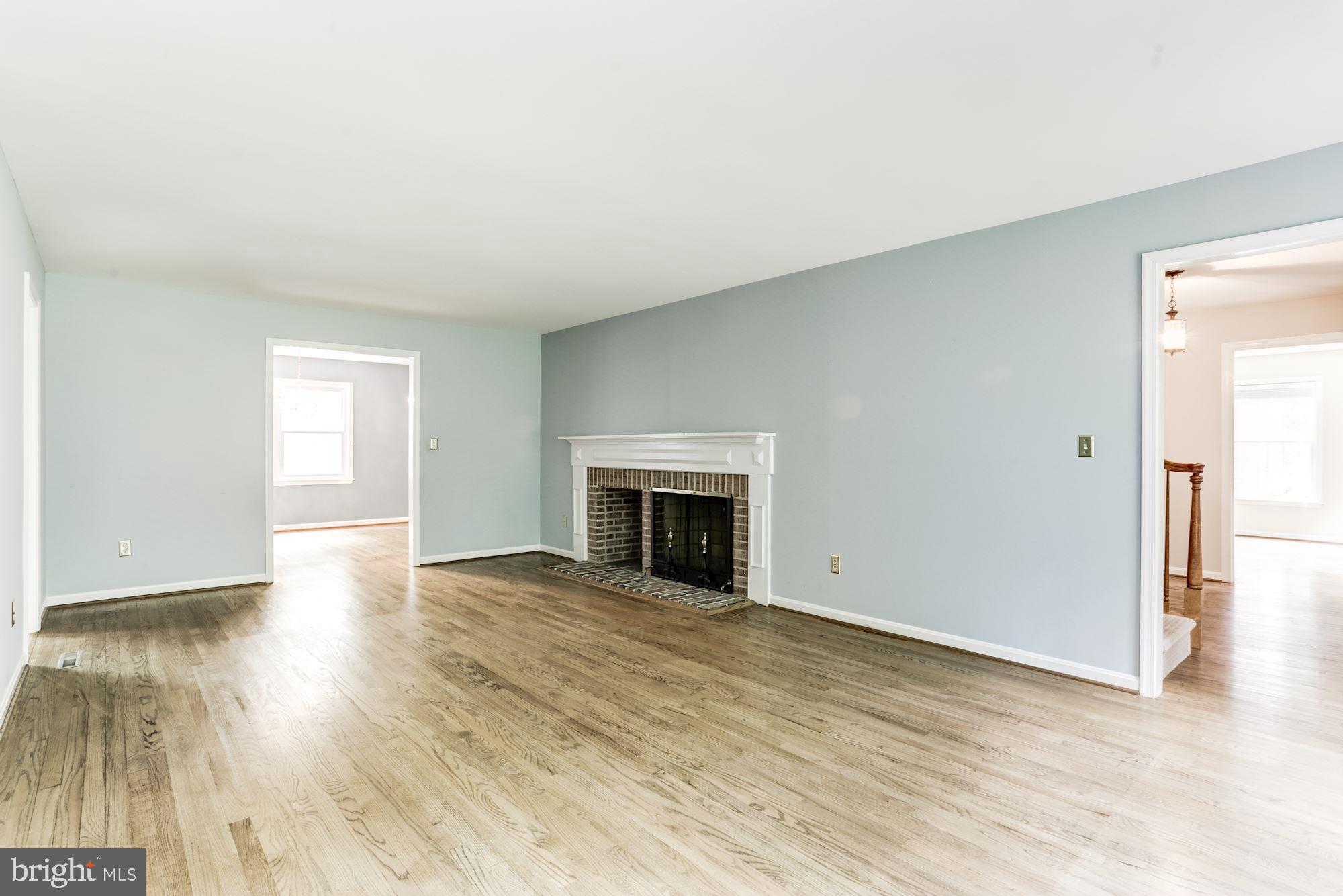 23208 Peach Tree Road Clarksburg, MD 20871 - Photo 22 of 51 Spacious living room
