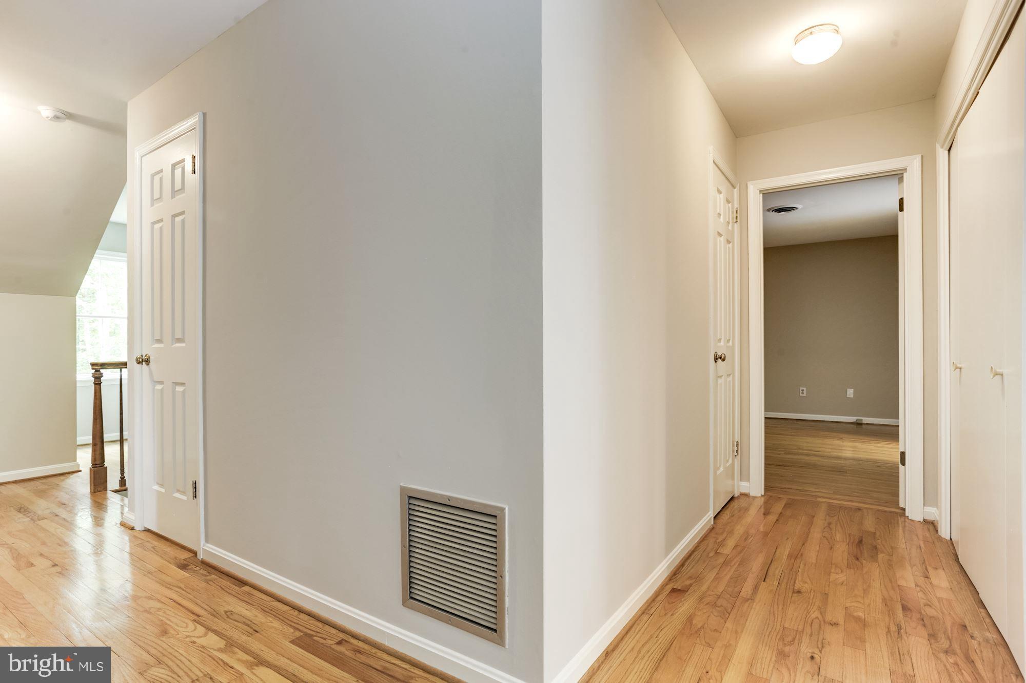 23208 Peach Tree Road Clarksburg, MD 20871 - Photo 27 of 51 Upper level hall with large walk in closet
