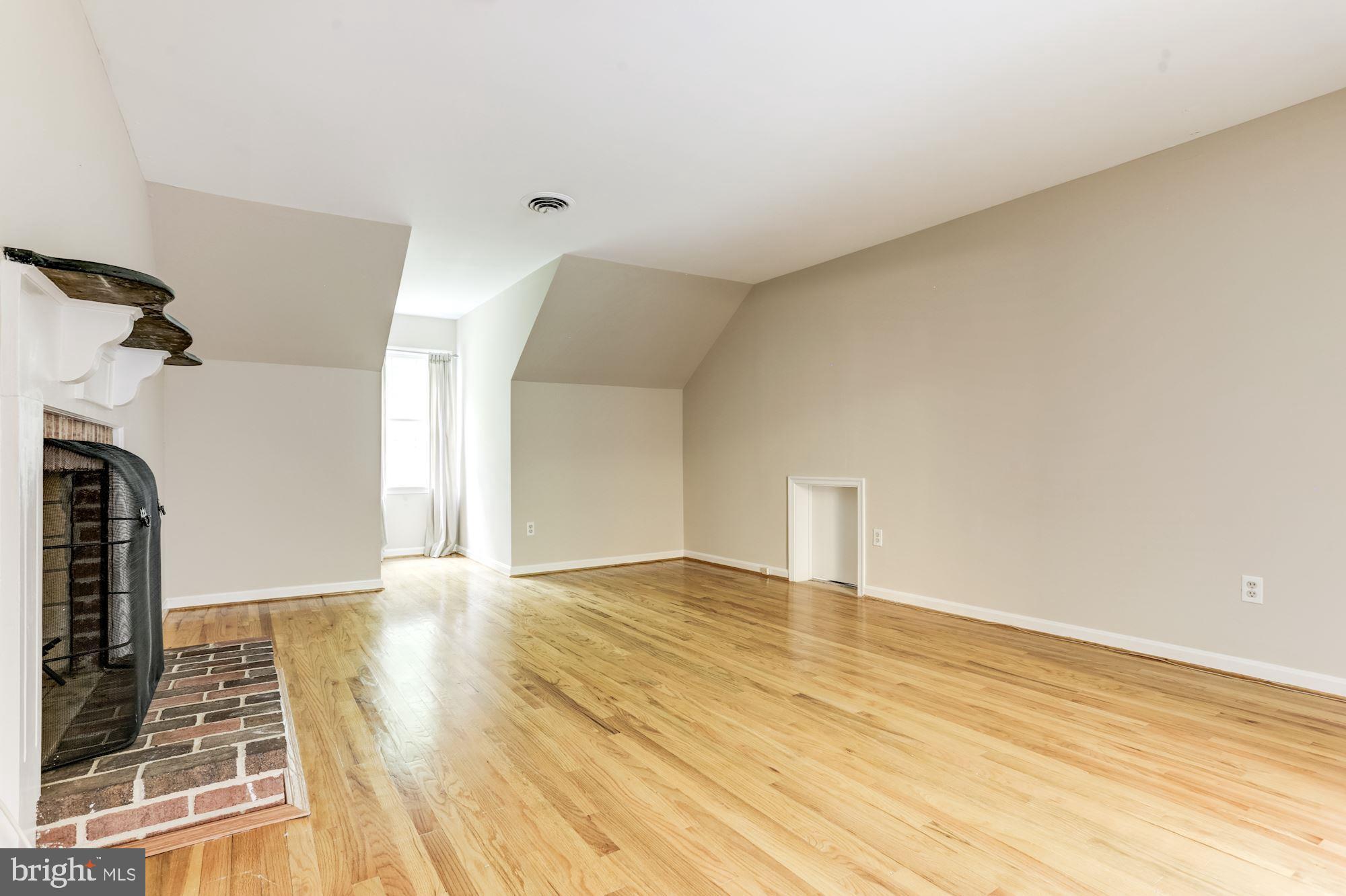 23208 Peach Tree Road Clarksburg, MD 20871 - Photo 29 of 51 Second level bedroom suite