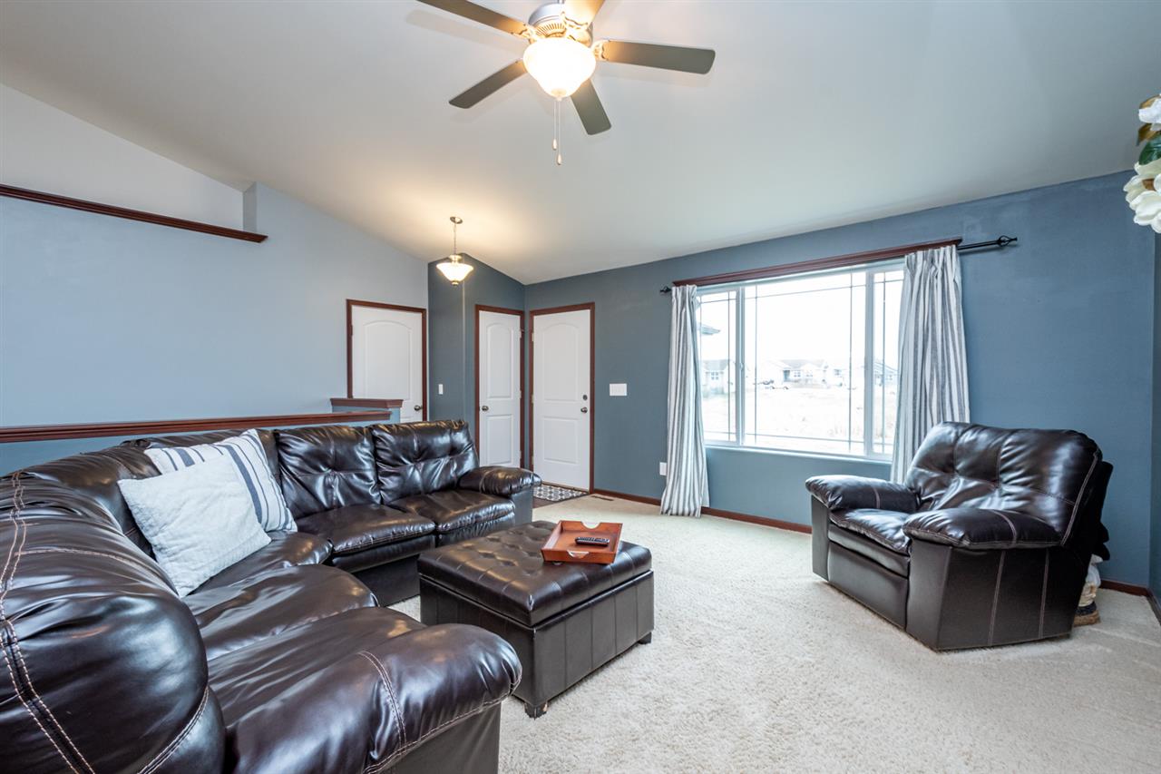 5806 Ruhd Street Southwest Cedar Rapids, IA 52404 - Photo 4 of 20 Gallery Image 4
