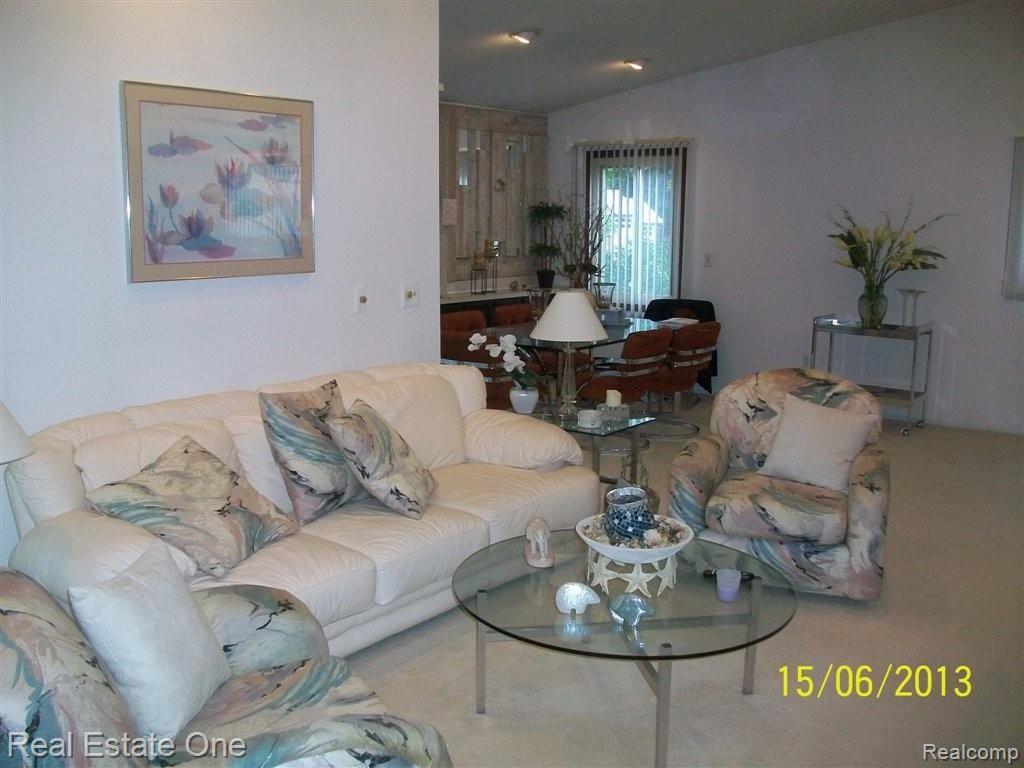 3910 Raintree Drive Troy, MI 48083 - Photo 4 of 24 Large LR/DR Combo