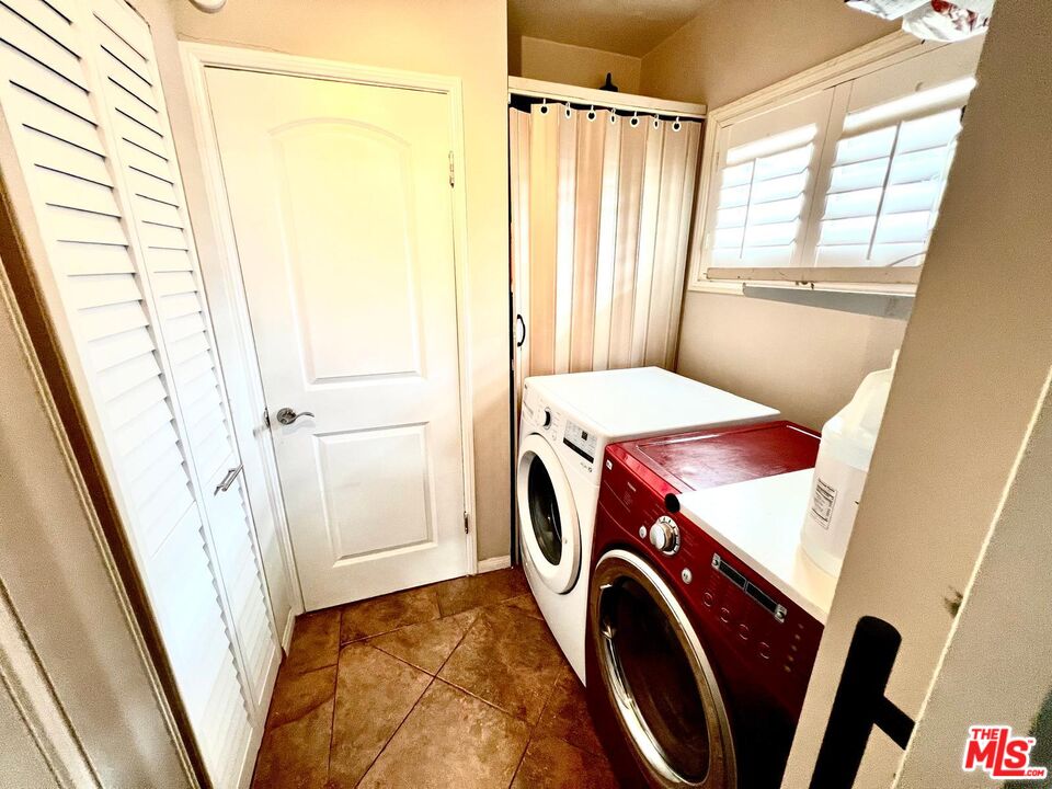 4340 Sepulveda Boulevard Sherman Oaks, CA 91403 - Photo 24 of 30 a utility room with dryer and washer