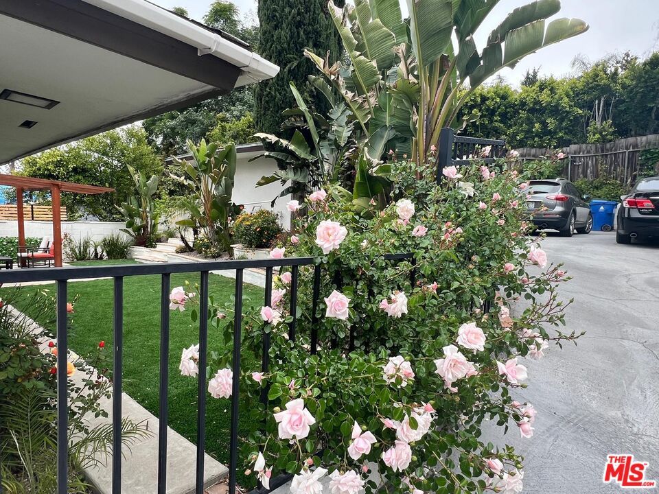 4340 Sepulveda Boulevard Sherman Oaks, CA 91403 - Photo 26 of 30 a view of a balcony with lake plants