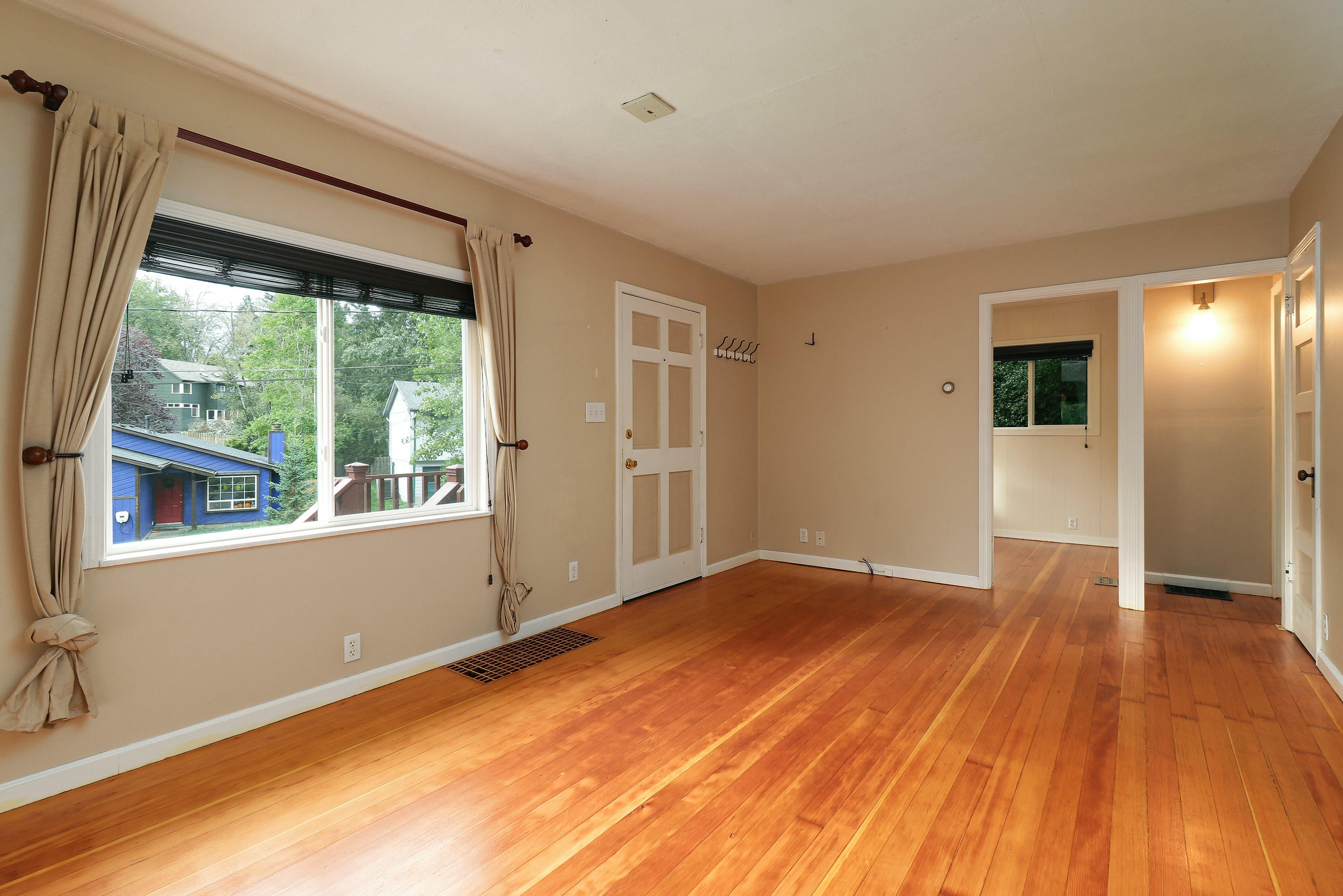 3651 Southwest Spring Garden Street Portland, OR 97219 - Photo 7 of 28 3651 SW Spring Garden St - 07