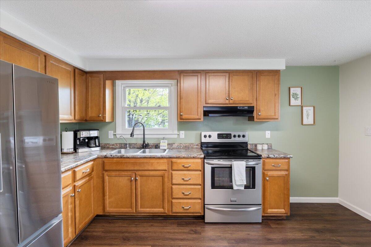 27 Rosewood Circle Springvale, ME 04083 - Photo 5 of 23 11-27_Rosewood_Cir_11