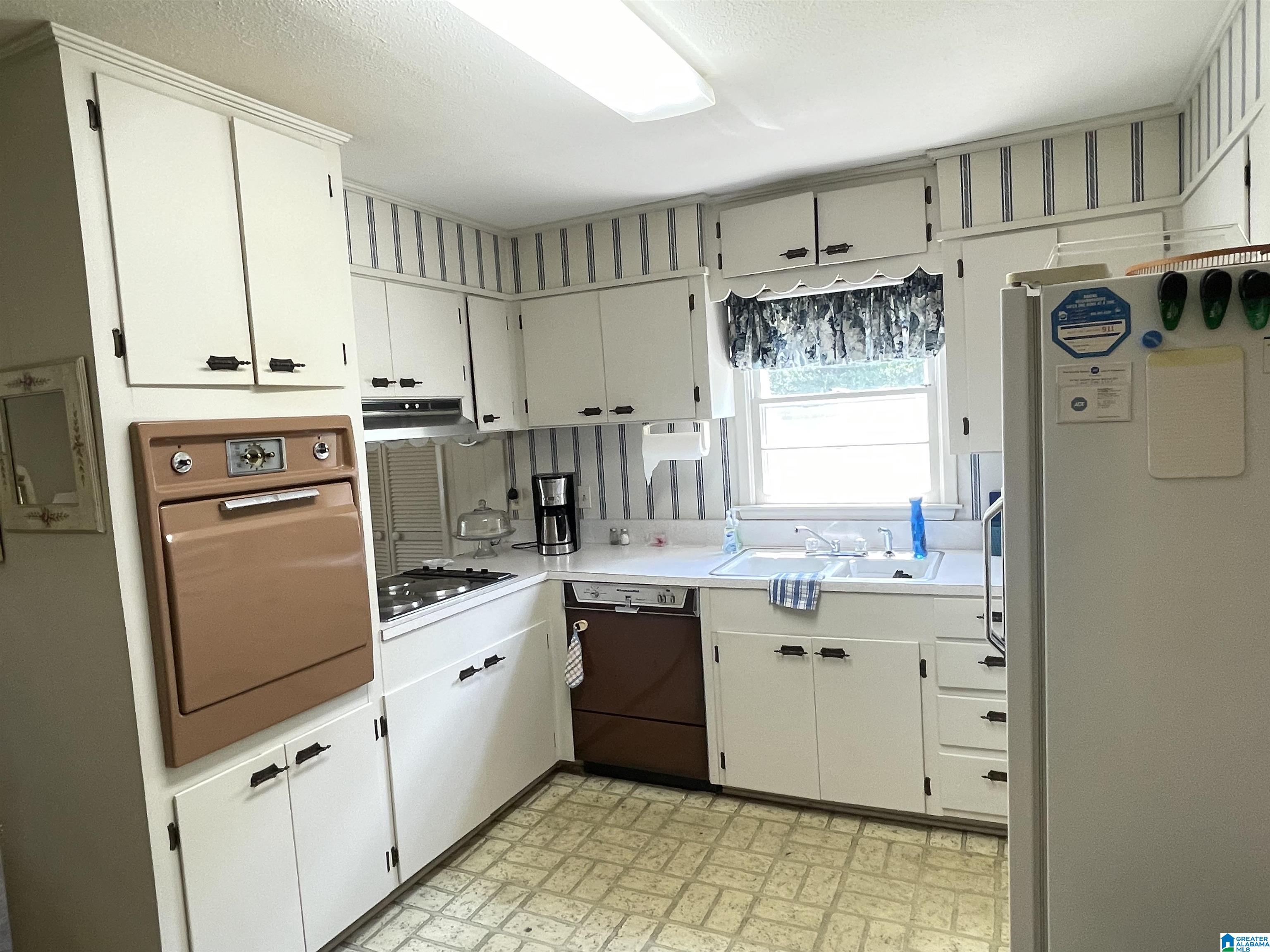 1205 Vine Street Anniston, AL 36207 - Photo 7 of 40