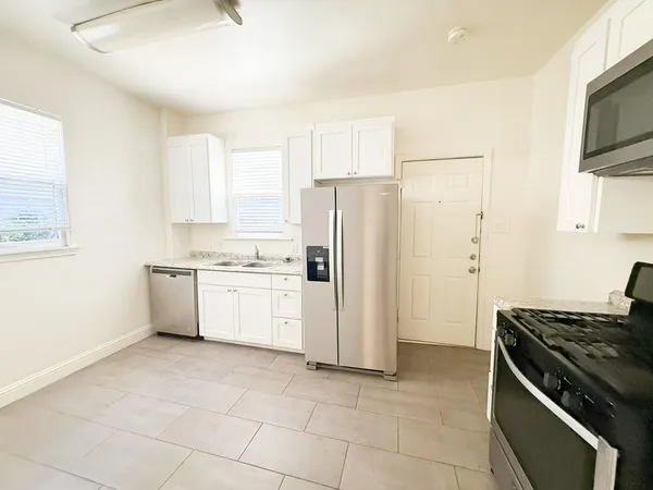 $950 | 4612 Junius Street, Unit B, Dallas, TX 75246