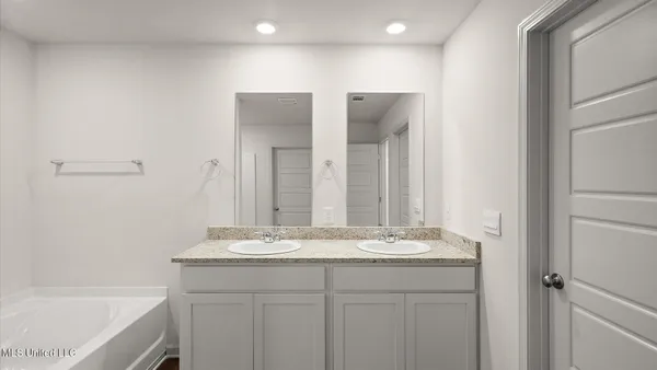 $292,400 | 252 Raulston Drive, Byram, MS 39272