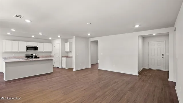 $292,400 | 252 Raulston Drive, Byram, MS 39272