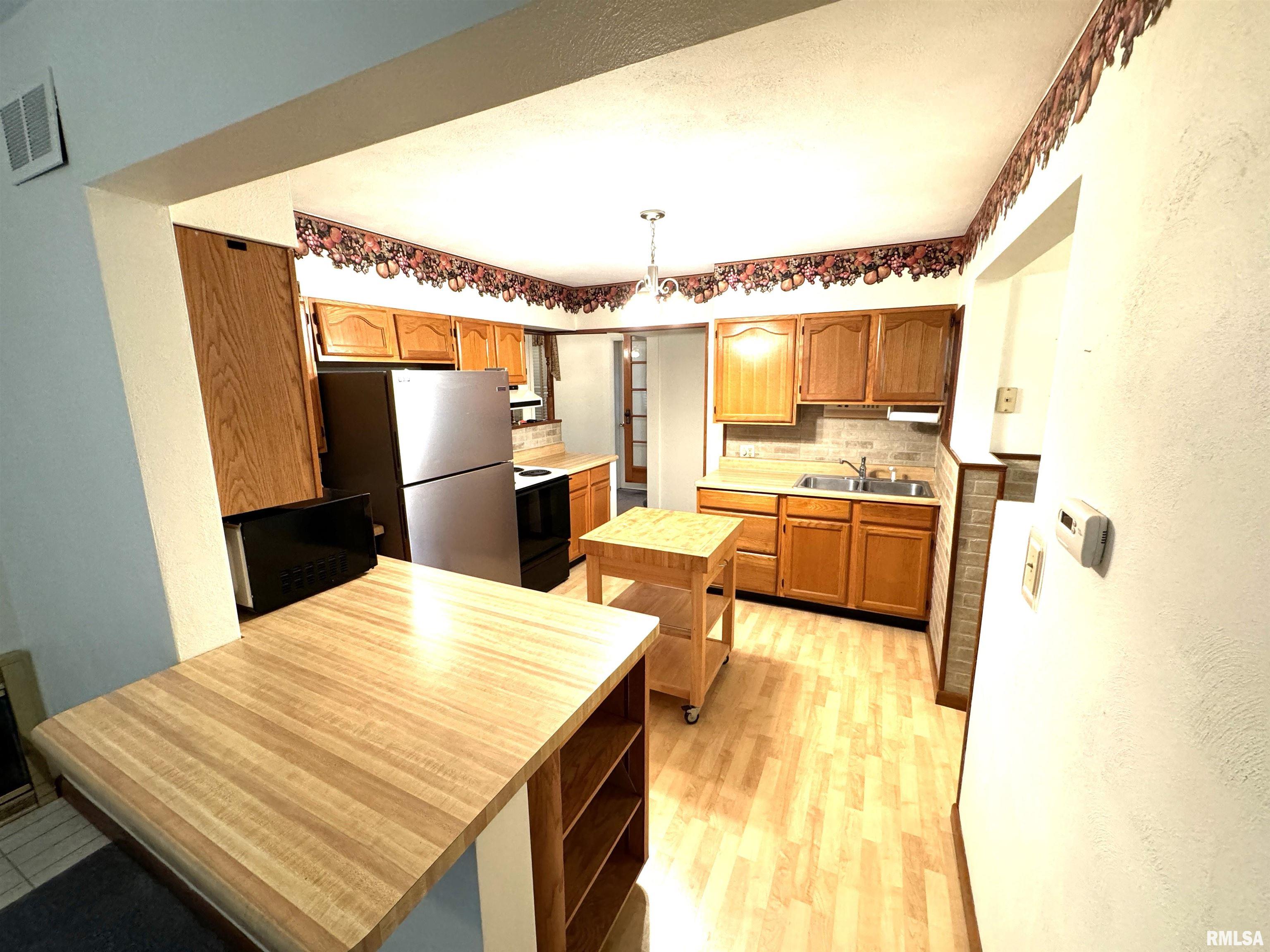 28 West Maple Street Canton, IL 61520 - Photo 11 of 27