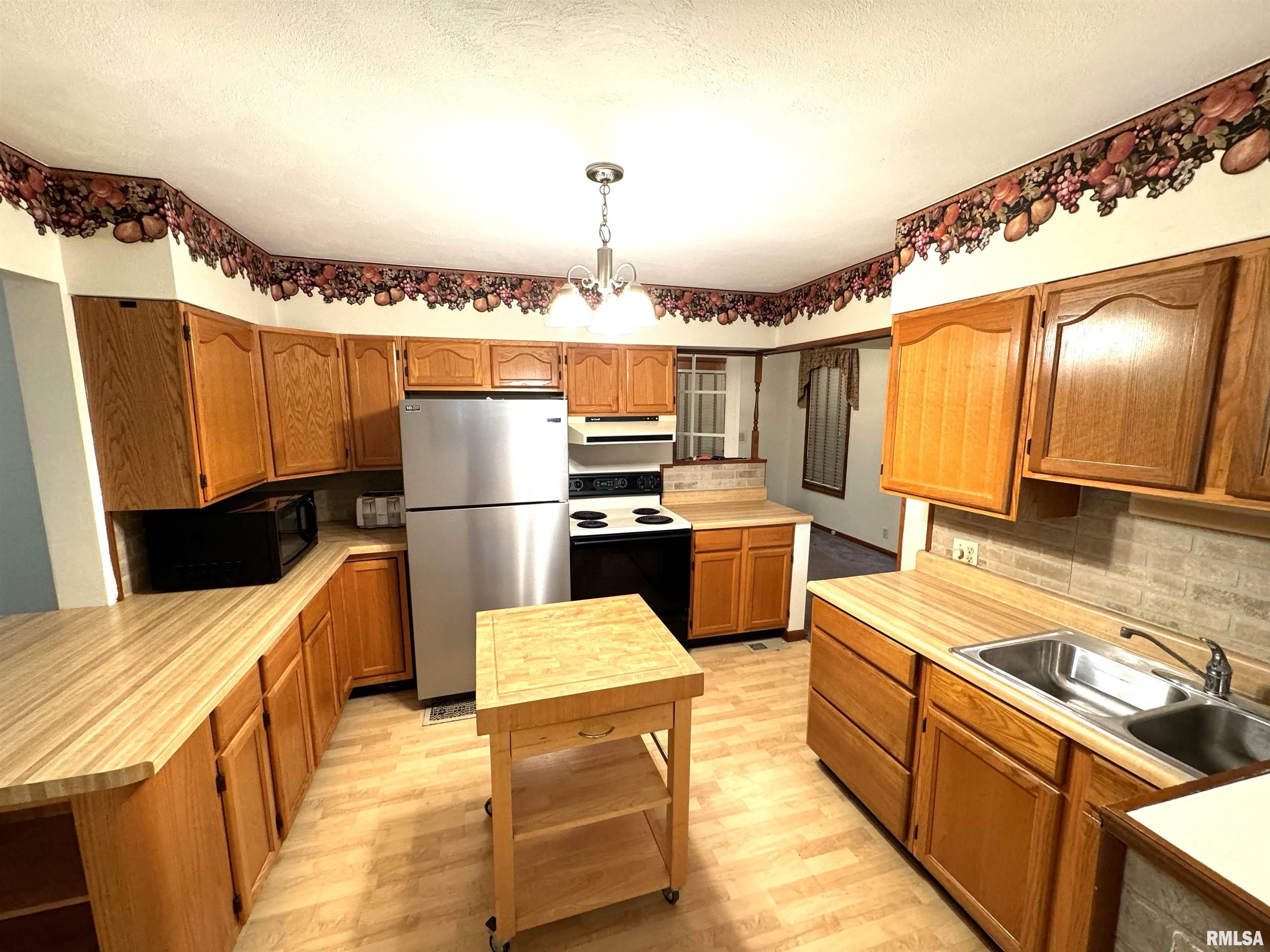 28 West Maple Street Canton, IL 61520 - Photo 12 of 27