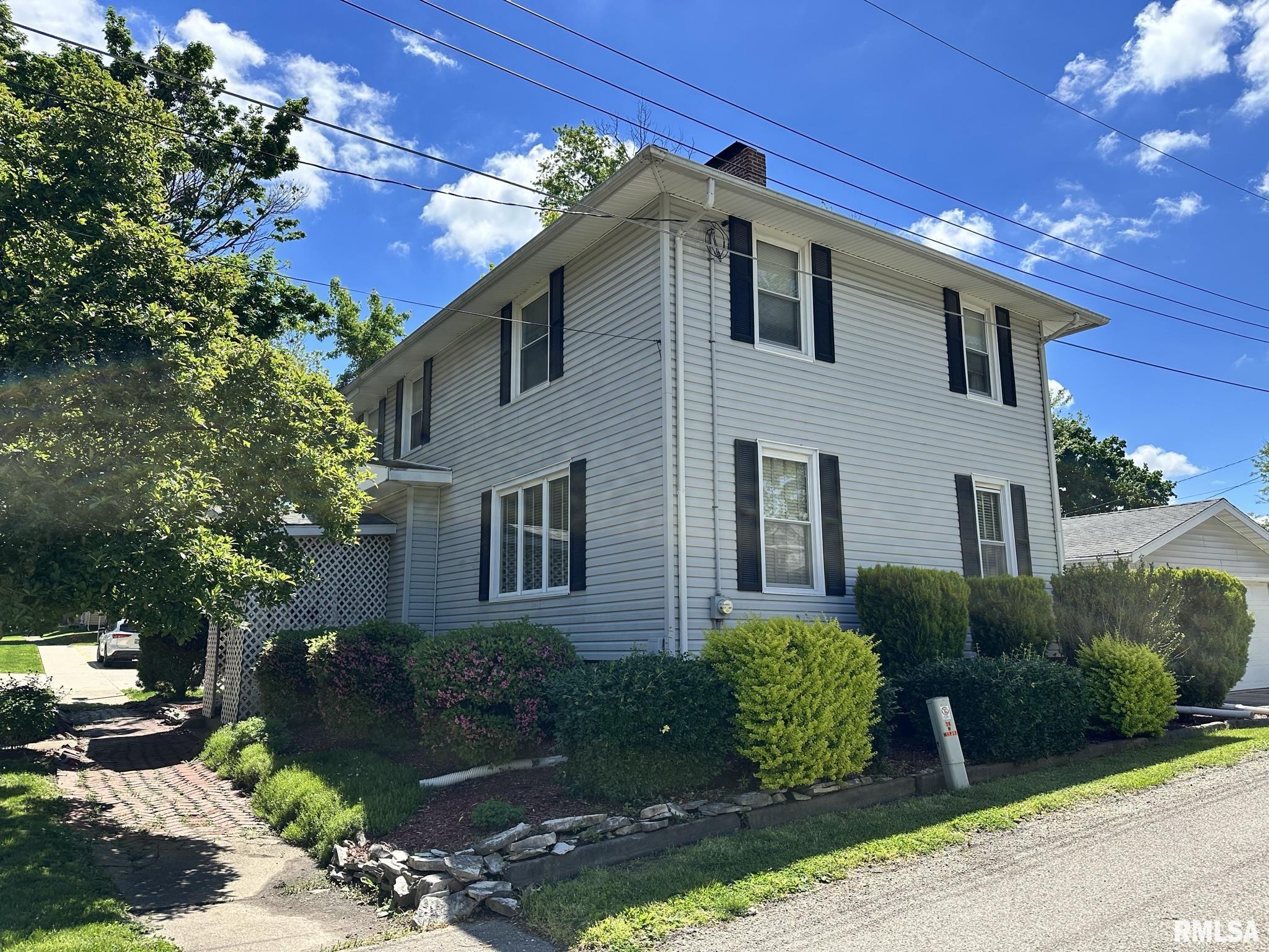 28 West Maple Street Canton, IL 61520 - Photo 2 of 27