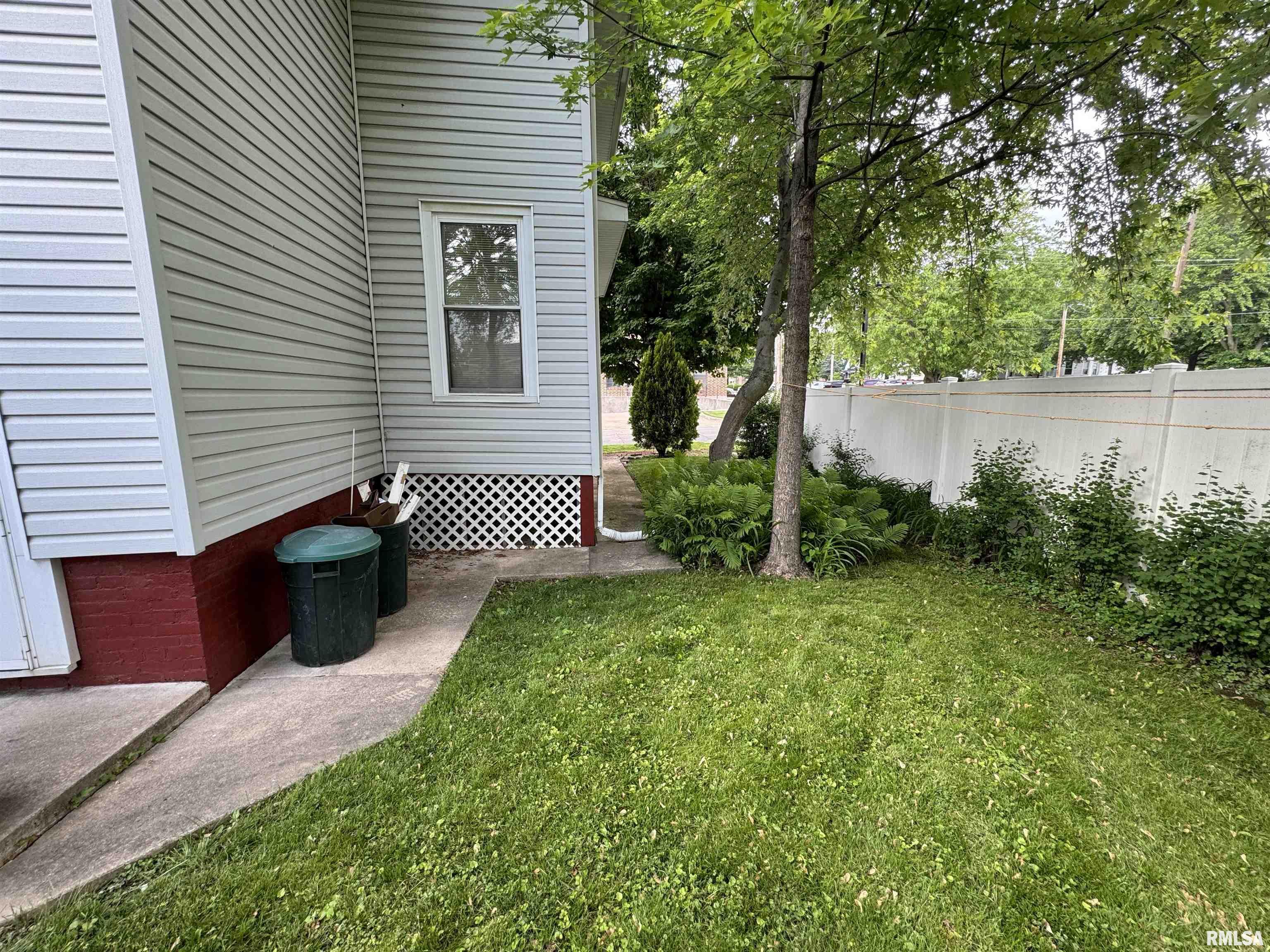 28 West Maple Street Canton, IL 61520 - Photo 25 of 27