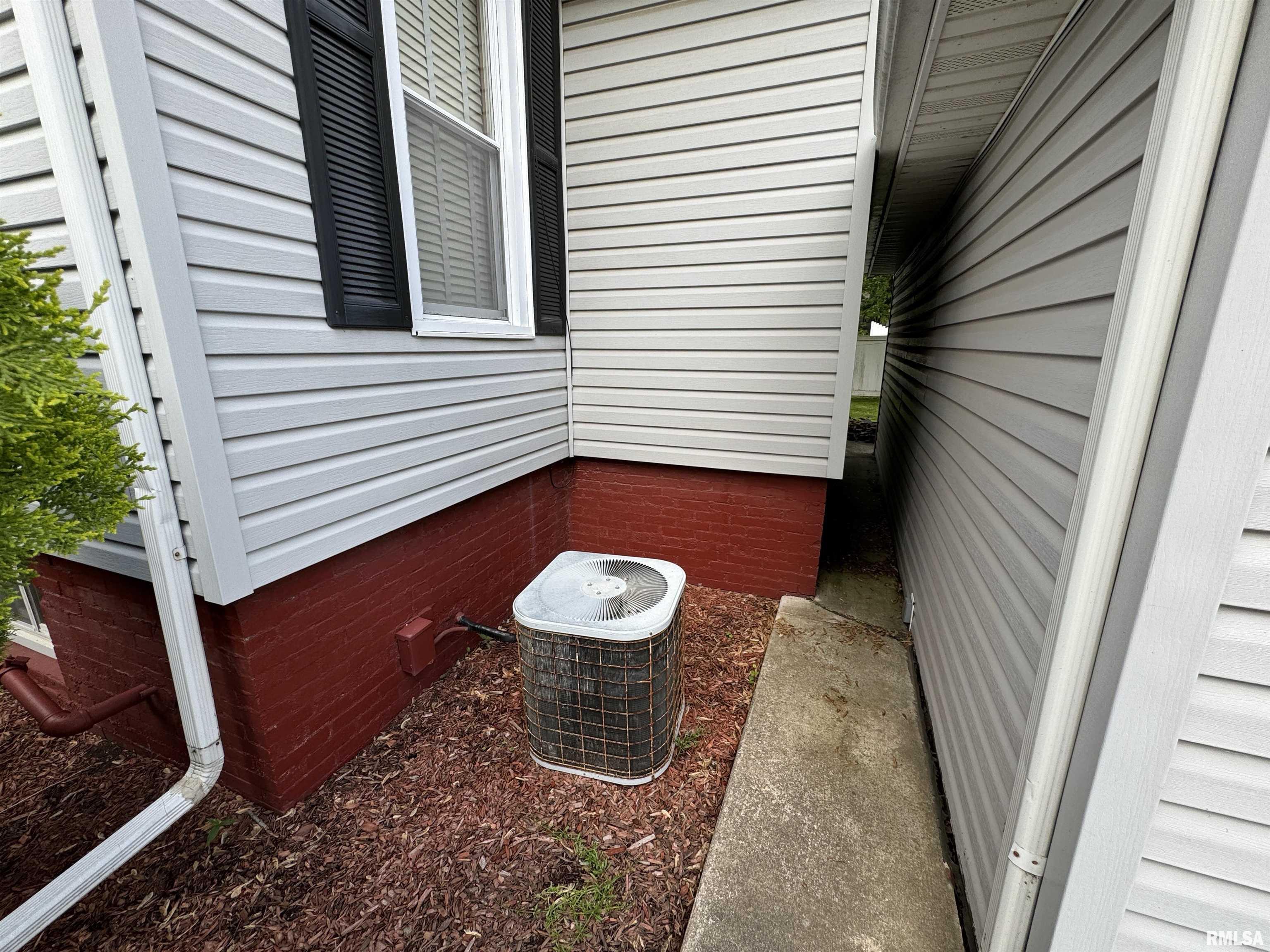 28 West Maple Street Canton, IL 61520 - Photo 26 of 27