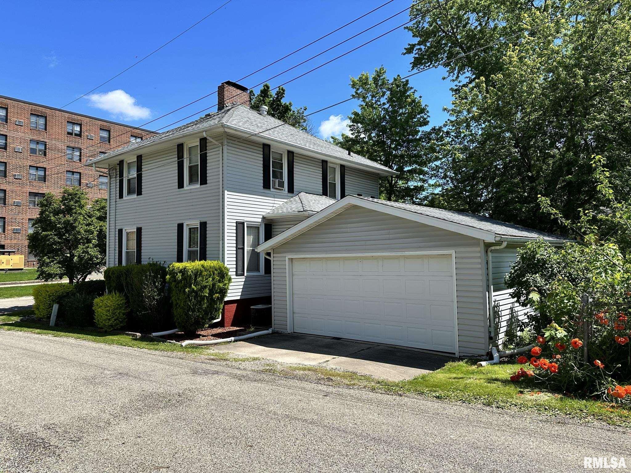 28 West Maple Street Canton, IL 61520 - Photo 3 of 27