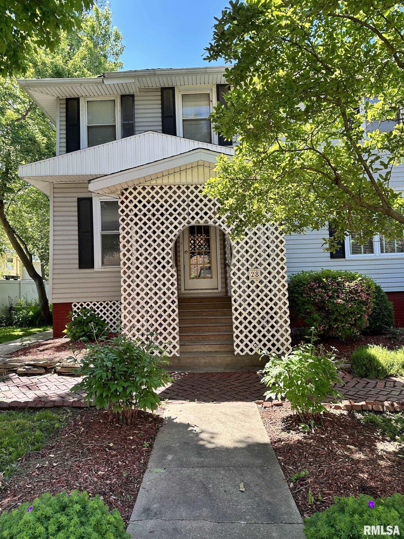 28 West Maple Street Canton, IL 61520 - Photo 4 of 27