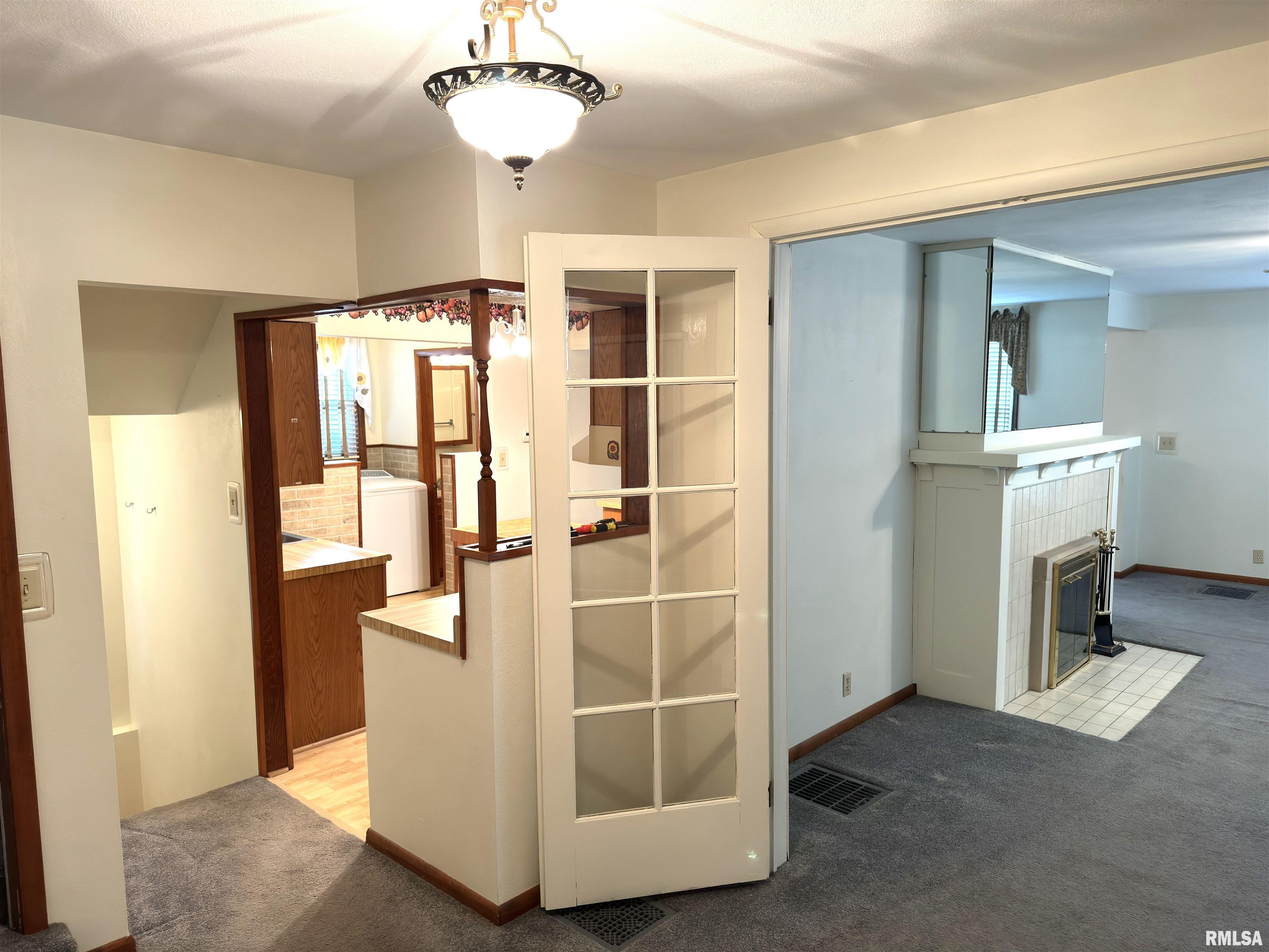 28 West Maple Street Canton, IL 61520 - Photo 7 of 27