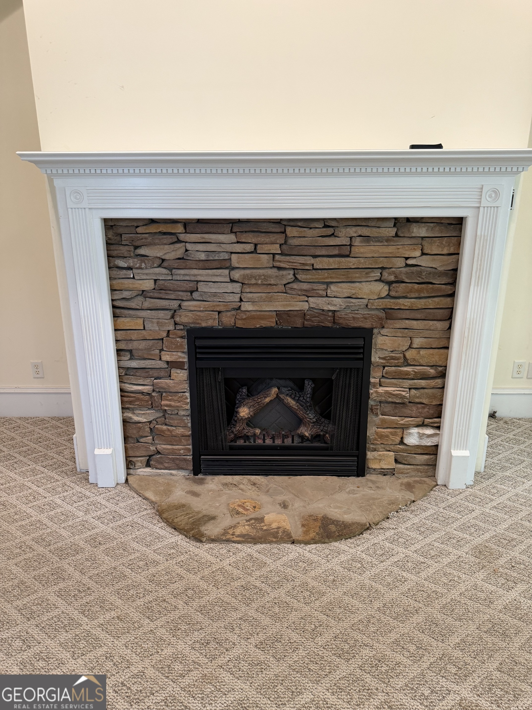302 Norris Road Barnesville, GA 30204 - Photo 39 of 65 a view of empty room with fireplace and oven