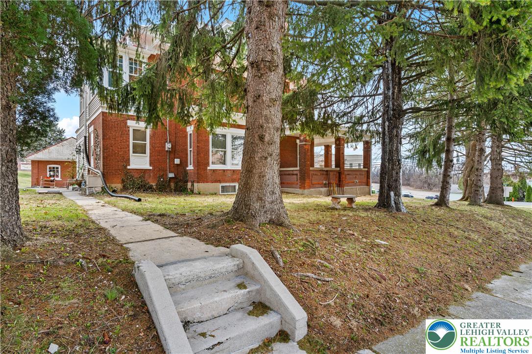 4349 Main Street Whitehall, PA 18052 - Photo 3 of 59