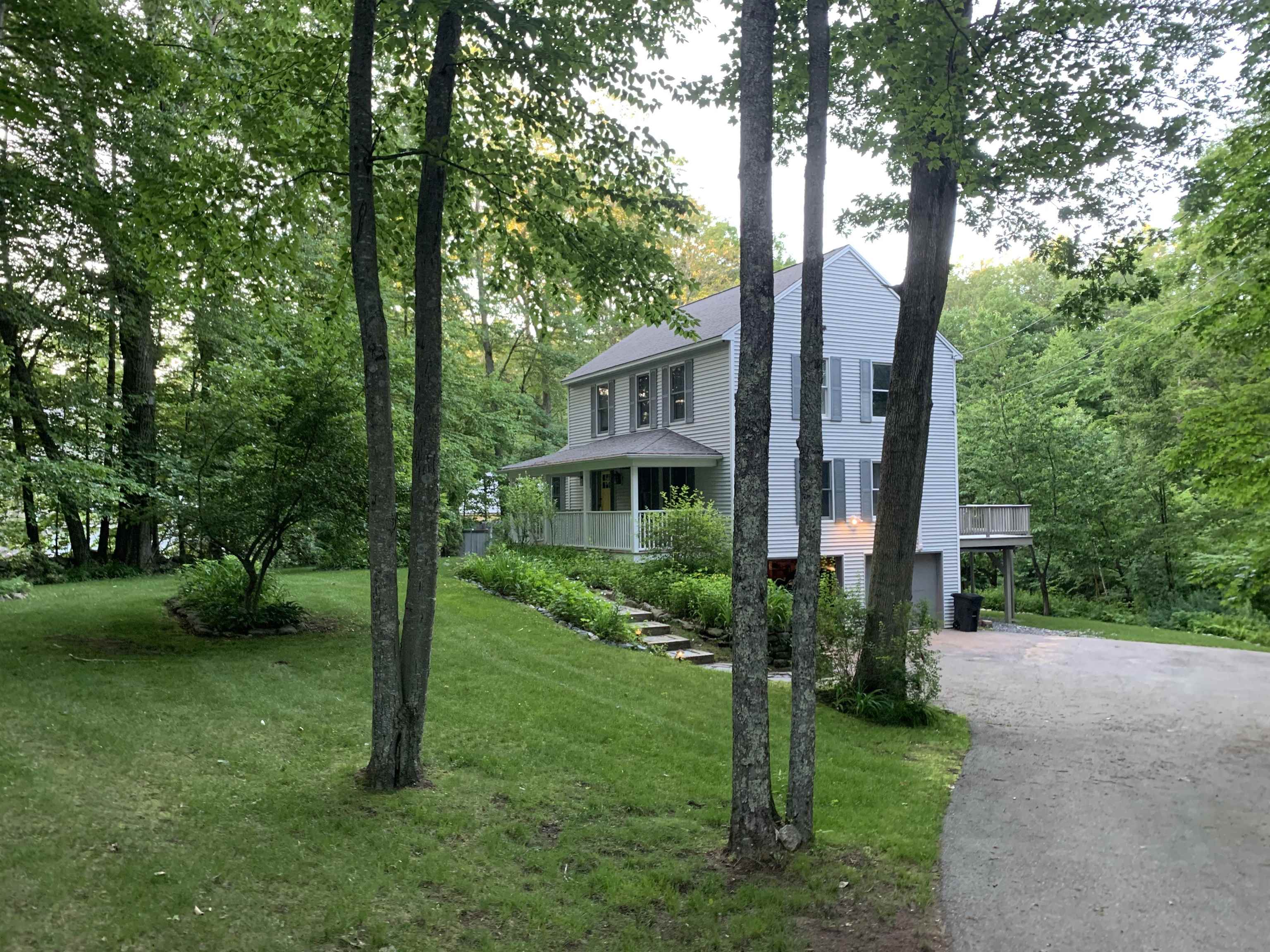 33 South Summer Street Nottingham, NH 03290 - Photo 1 of 44