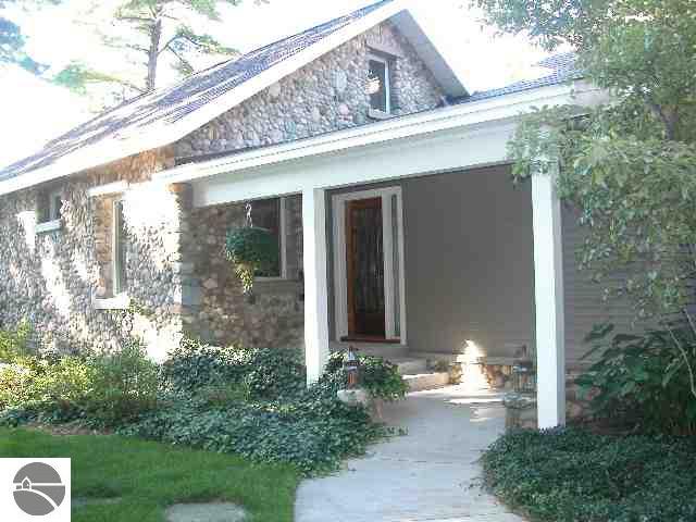 117 North Stony Point Road Suttons Bay, MI 49682 - Photo 2 of 9 1657634-1.JPG