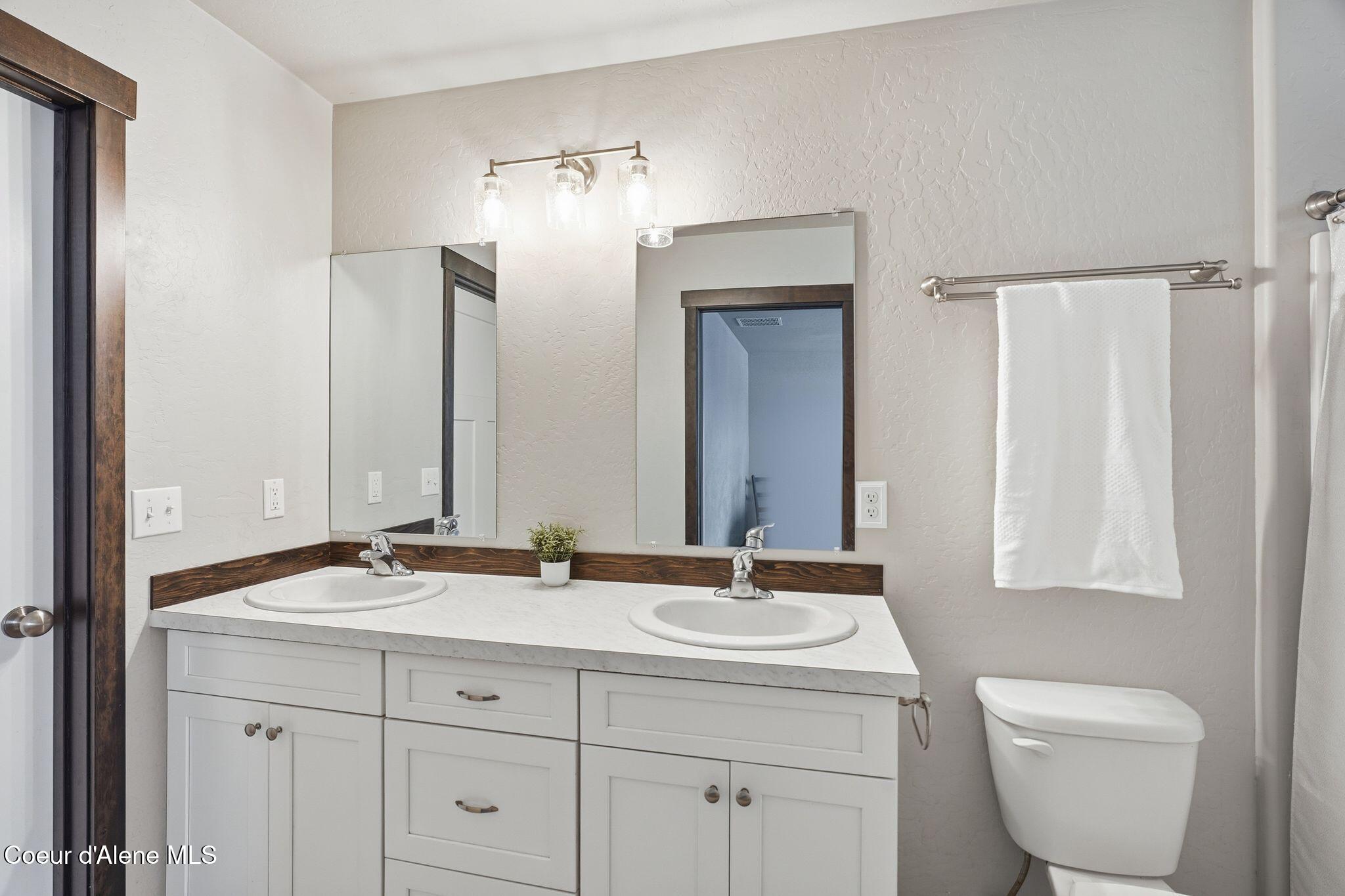 5830 West Irish Drive Rathdrum, ID 83858 - Photo 14 of 24 Primary Bathroom