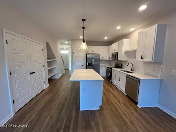 $1,750 | 8292 Paramount Point, Winnabow, NC 28479