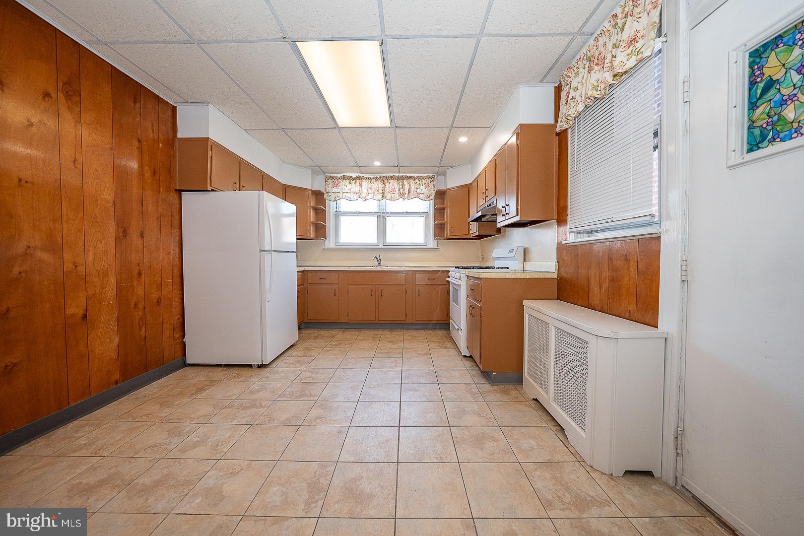 628 Gerhard Street Philadelphia, PA 19128 - Photo 12 of 30 Eat-in Kitchen