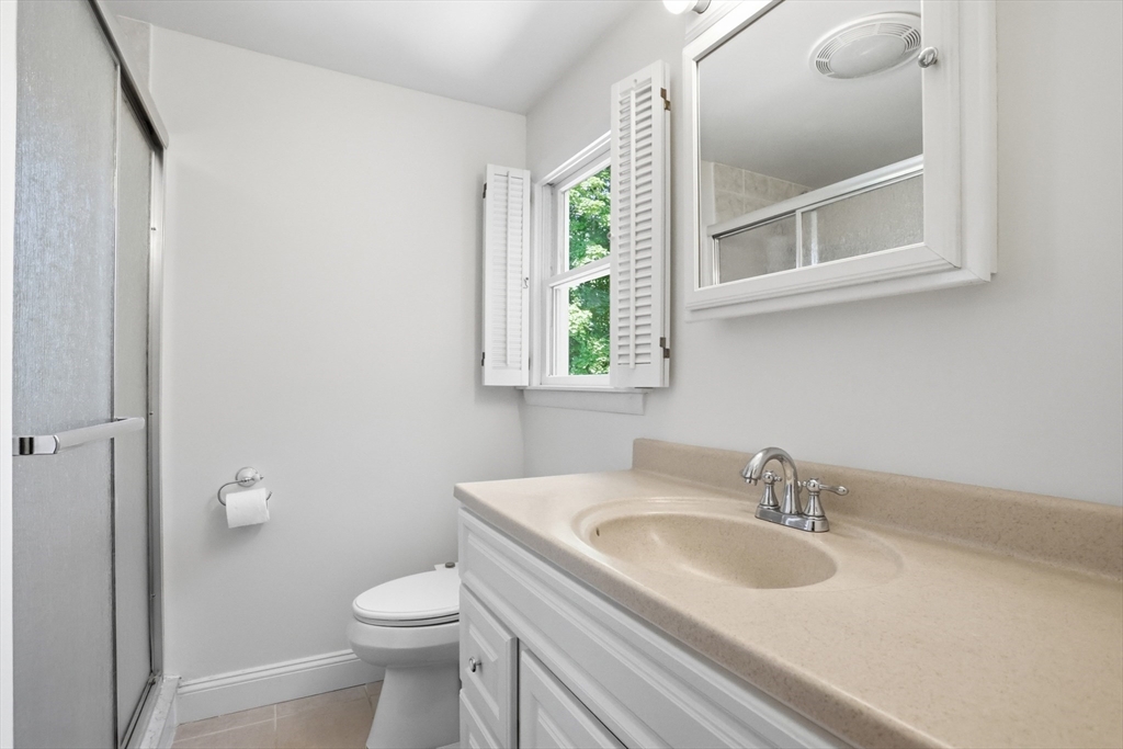 289 Concord Road Bedford, MA 01730 - Photo 13 of 27