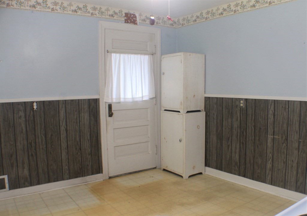 9 Jamieson Road Sturbridge, MA 01566 - Photo 8 of 27 an empty room with wooden door
